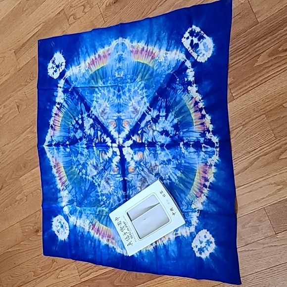 Beautiful Pure Silk Scarf - Picture 4 of 9